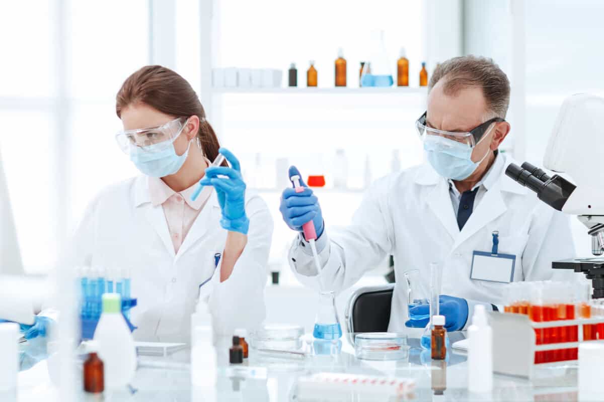 Benefits of genetic testing practitioners in a lab