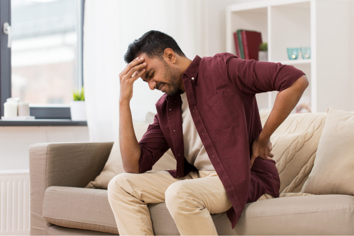 massage therapy man holding back